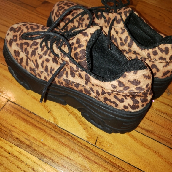 New F21 platform sneaker(9) - Picture 3 of 8